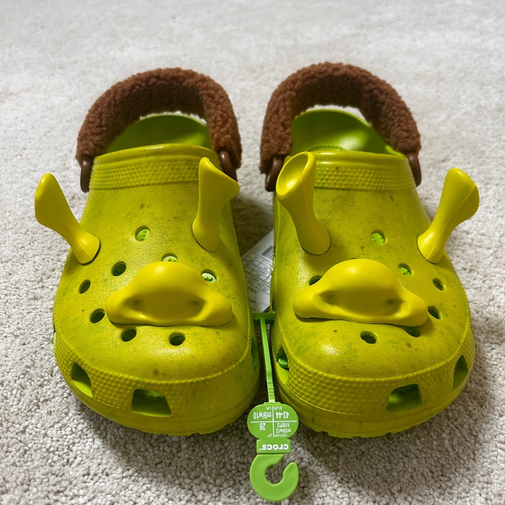 Shrek Men’s Cros size 10!